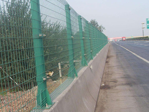 高速公路护栏网图片4
