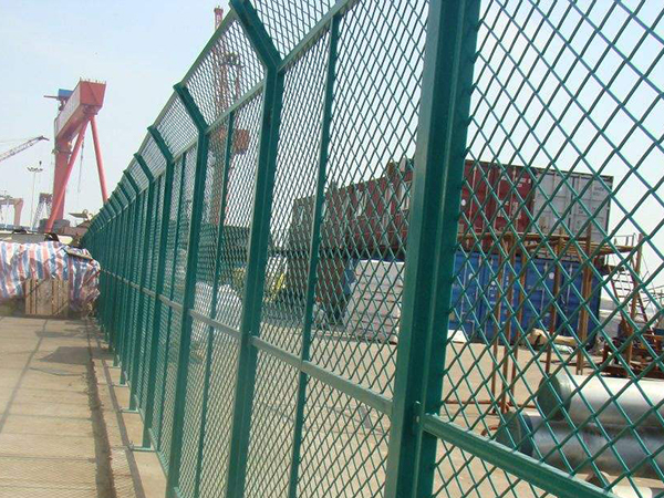 北京钢板网护栏网