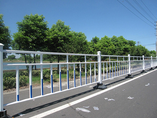 贵州道路锌钢护栏