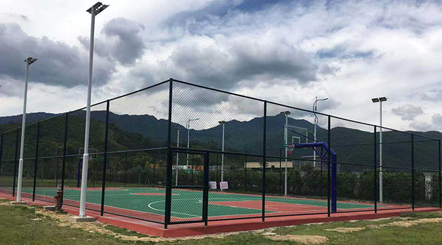 湖南篮球场围网安装成型